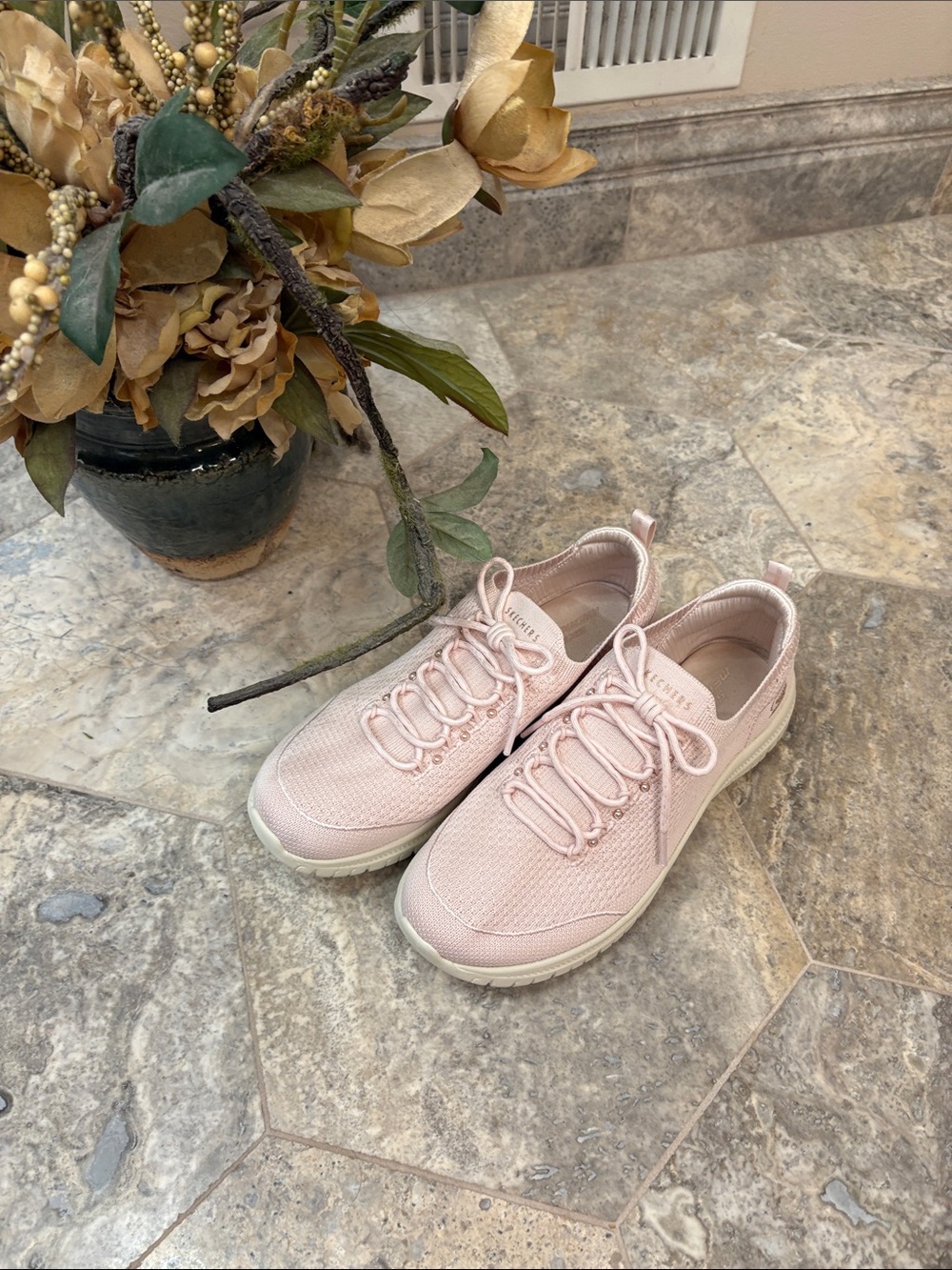 NWOT Skechers Women's Sneakers